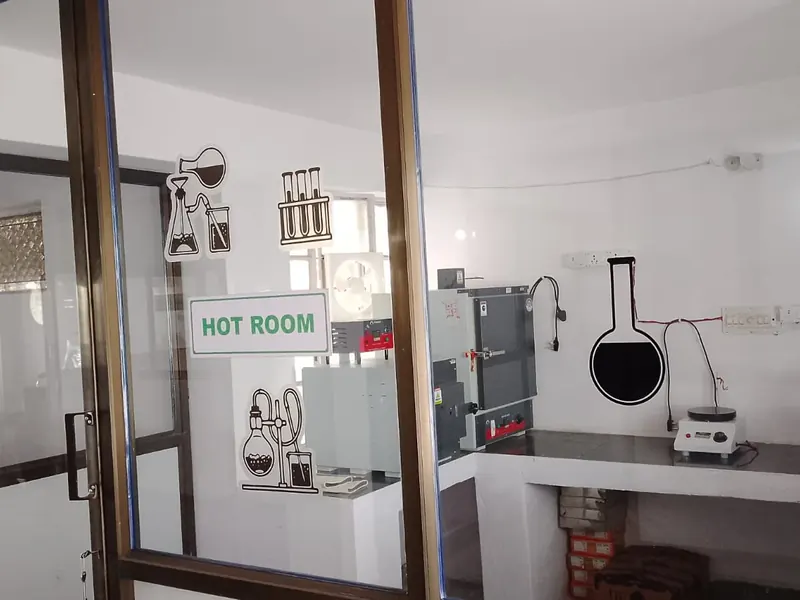 Dedicated hot room for sample conditioning