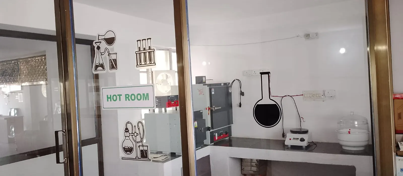 Dedicated hot room at Chittor Test House seen through the glass partition